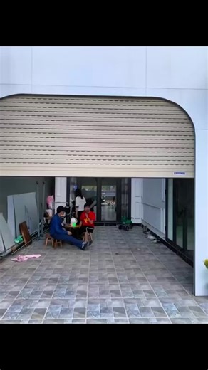 cửa trượt quay EuroTech CNC nhiều điểm để thay thế cửa cuốn cho ngôi nhà phố#congsattruotquay #cualuaquay #cuanhom #cuatruotquayeurotech #phukiencuatruotquay