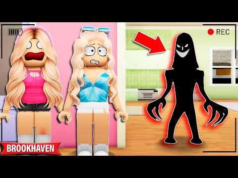 AS MENINAS CAPTURARAM UM MONSTRO NAS CÂMERAS DE SEGURANÇA DA NOVA CASA | Historinhas Brookhaven