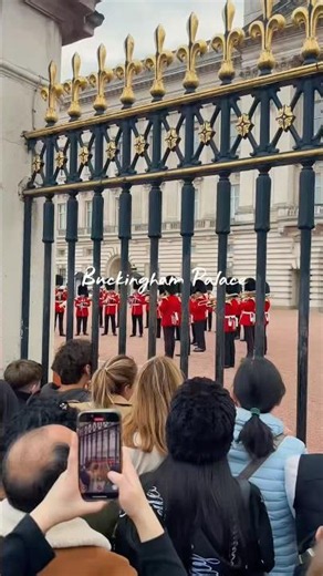 ロンドン旅行おすすめ🇬🇧英国ムード漂うバッキンガム宮殿👑✨ #ロンドン #イギリス #バッキンガム宮殿 #buckinghampalace #london #londonwalk