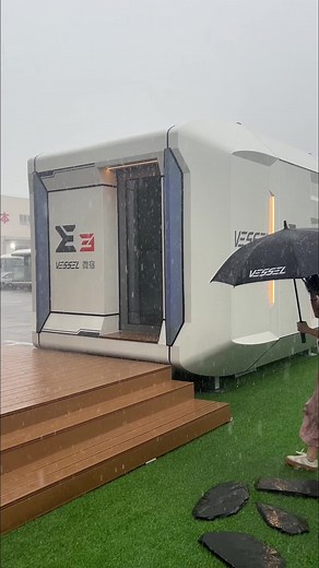 Rain Videos: Cute Dog and Cat in a Capsule House | Daily Life