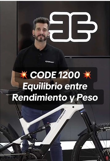 Code 1200: Equilibrio perfecto entre Rendimiento y Peso La Code 1200 es una bicicleta eléctrica de montaña diseñada para ofrecer un rendimiento excepcional en terrenos técnicos. Equipada con el motor Bafang M560, proporciona una potencia constante y una asistencia eficiente, desarrollando un par motor de hasta 130 Nm. Su cuadro de fibra de carbono aporta ligereza y resistencia, mejorando la experiencia del ciclista. Los amortiguadores Fox permiten ajustes personalizados, garantizando estabilidad