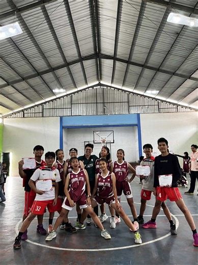 “KAMU GILA YA ?” Mungkin adalah pertanyaan yang mungkin terlintas dikepala orang yang lihat video ini, Jakarta- Magelang dalam Satu Malam, pacar bukan ? saudara bukan ? sedarah apa lagi ? lalu mereka itu siapa ? Mereka adalah duniaku di tahun tahun kemarin. Mereka bukan seorang hamba yang punya 5 atau 2 talenta,tapi mereka hanya punya 1 dan talenta itulah yang mereka usahakan . Duniaku tidak akan indah tanpa kehadiran mereka. Merekalah yang menunjukkan seberapa indahnya keringat, seberapa indahn