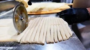 CHEESEBURGER PIZZA Krave It Queens New York City | Travel Thirsty