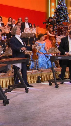 Fast, playful, and brilliantly in sync! 💨🔥😄 The Falize family race through Circus Renz at our annual Christmas concerts in Maastricht. Watch the full performance now on YouTube.com/andrerieu (Link in bio). Tickets for the 2026 Christmas concerts are now available at andrerieu.com/tour 🎄✨ | André Rieu