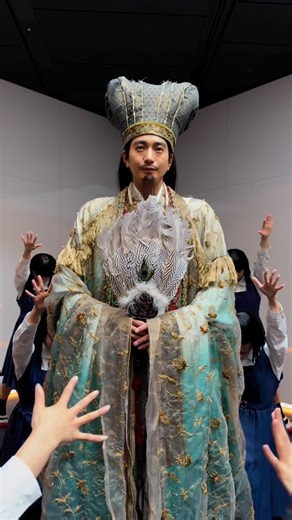 映画『パリピ孔明 THE MOVIE』公式【2025年4月25日全国公開】 on Instagram: "孔明×アバンギャルディ 「ハッピーエンデッド」 『#パリピ孔明 THE MOVIE』大ヒット公開中 #向井理 #アバンギャルディ #映画"