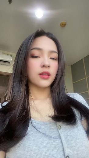 Keahlian Anak Kecil Bermain Suling Bambu