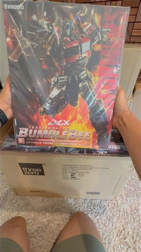 Transformers:Bumblebee Optimus Prime Cybertron Mode DLX by Threezero. #transformers #bumblebee #pov