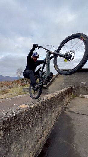 Putting the power down on the @santacruzbicycles Vala! 🚲 @santacruzbicycles Vala CC⚡️ @boschebikesystems #santacruz #ValaCC #feeltheflow #uphillflow #scotland #mtb #emtb #fun #highlands 🪖 Please don’t try to replicate… | Danny MacAskill