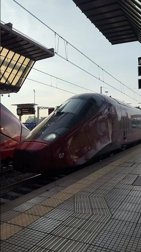 High speed Italian Italo Train arrivals #train #trainspotting #railway #italy #italo