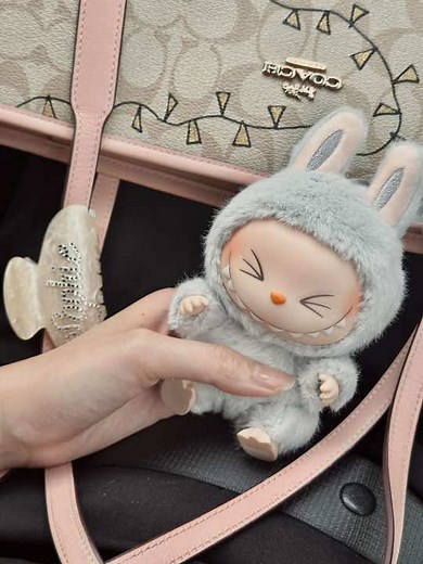 My first labubu 😜✨💖 #unboxing #labubu #popmart #hehe