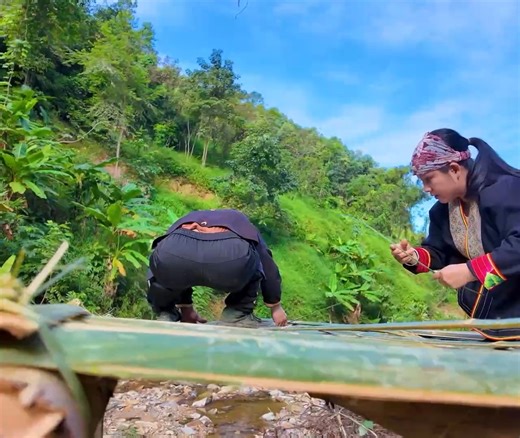 Giant Python Lurks to Attack Dwarf Family at Renovated Hut Imminent Danger | Homeless orphans