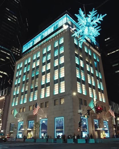 Behind the scenes of our iconic windows at The Landmark in New York City. This rich tradition of dynamic window displays can be traced back to our founder, Charles Lewis Tiffany, who understood the importance of catching the eyes of New Yorkers in search of something magical. Discover the wonder of the holidays and step into the world of Tiffany & Co. on Fifth Avenue. #TiffanyAndCo #ATiffanyHoliday Discover more: https://www.tiffany.com/stories/the-landmark-fifth-avenue/?omcid=sm-us_social-owned