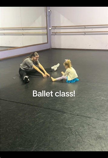 When you’re lucky enough to have a ballet lesson all by yourself! So proud of my tiny dancer!! #toddlerdance #tinydancer #dancemum #ballet