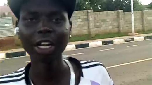 One of the coolest fans singing matnero in street 🙌🏻 | TR Craze 211