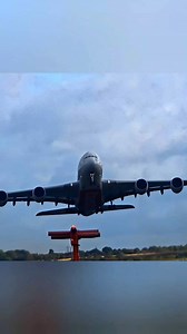Giant of the Skies! Emirates A380 Crosswind Departure 💪 . . . #fblifestyle #EmiratesA380 #CrosswindTakeoff #AviationLovers #AirbusA380 #PlaneSpotting #PilotSkills #AmsterdamSchiphol #AviationPhotography #EmiratesAirlines #MegaJet | Airsky