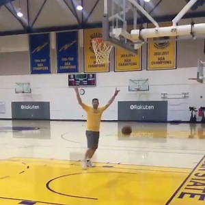 👀 Stephen Curry is just as deadly from 3 with his feet. ⚽️ via Let's Go Warriors | FOX Soccer