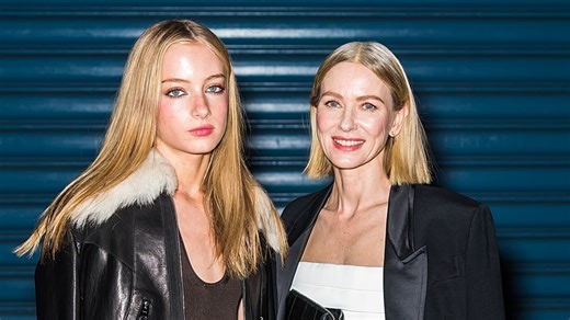 Naomi Watts, llena de orgullo de ver a su hija trans Kai desfilando en la Paris Fashion Week: "Ha triunfado"