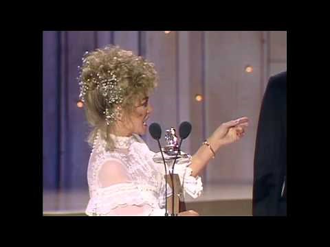 Barbara Mandrell Wins Top Female Vocalist - ACM Awards 1982