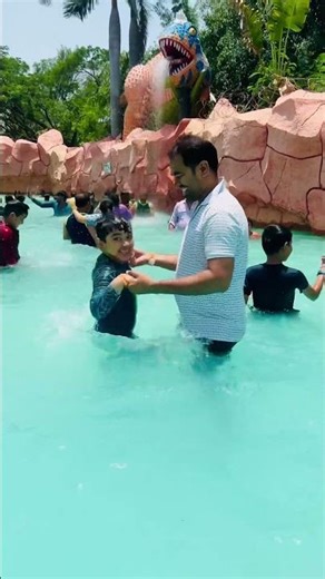 Water park masti #awesomeshobhavlogs #funny #summer #waterpark
