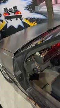 WHAT MAKES THE "BACK TO THE FUTURE" DELOREAN SO COOL!