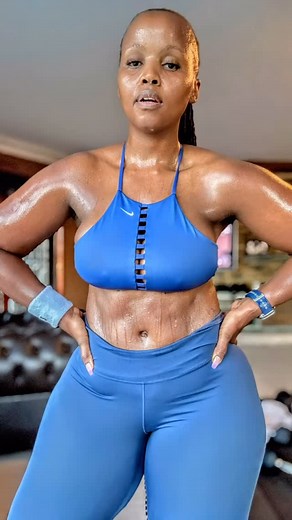 💙Fitness LOVE… 👸🏽Mama… 🙋🏽‍♀️ 42yrs and Counting… Thick Fit Gang, LOVE the Body you are in 💯… #fitnessmotivation #fitmom #mamma #queen #locs #getfit #mom #southafrica #workout #southafrica | Shinny Gobiyeza