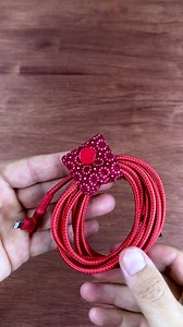 Pour coudre un bloque-cable pour ton chargeur et/ou tes écouteurs, il te faut 2 rectangles de 10x5cm, 1 autre dans du thermocollant molletonné et un bouton pression. | Couture Enfant