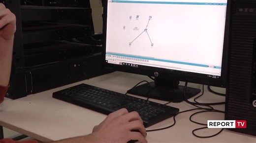 Mbi 14 mijë të rinj në arsim profesional, Justiniani programoi sensorin për dyert! 110 biznese partnere me shkollën e mesme në Kamëz #kamez #arsimprofesional #reporttv | Report TV