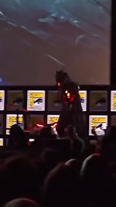 El Predator de 'Predator Badlands' se apodera esta tarde del escenario del Hall H en el San Diego Comic Con! 🔥👽 👽 07 de noviembre en cines e IMAX. Predator👽⚔️🔥 #predator #predatorbadlands #prey #disney #cinemacon2025 #cinemacon #ellefanning #alien | You'll float too