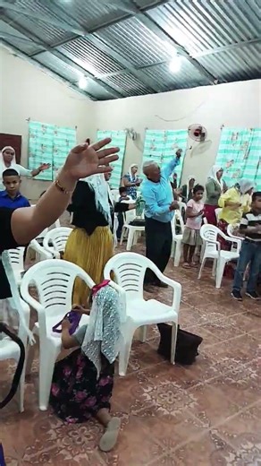 se mueve su poder aleluya!!Cristo vive a el sea la gloria