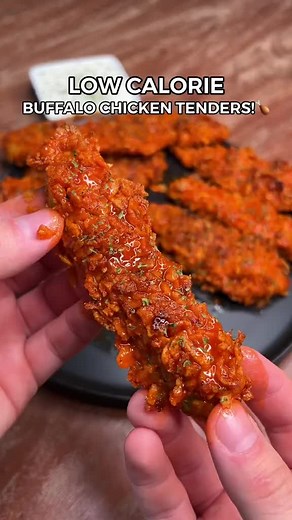 Easy & Healthy Buffalo Chicken Tenders (By @aussiefitness) #recipe #chicken #buffalowildwings
