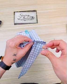 The idea is to make a DIY cross-body bag from old jeans.