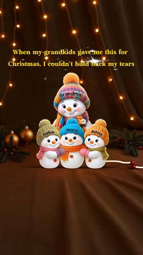 From bedtime stories to snowball fights in her memories — capture it all. This light box reflects the warmth, the laughter, the names she’ll never forget. Perfect for Christmas morning or as a surprise on a cozy winter night. Order here ❤️ https://trendingcustom.com/5145732 | Personalized Family Gifts