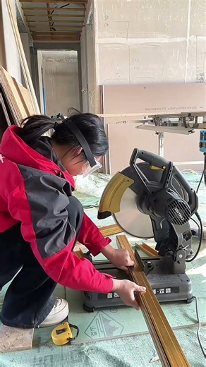 Female Worker Cutting Metal Framing on Site #usashorts #beautifultools #diy