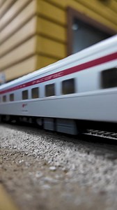 64 cylinders of power haul the Cascade out of Sacramento on our HO layout. #modeltrains #trains #modelrailroad #modelrailroading #scalemodel #hoscale #hoscaletrains #museum #bayarea | Golden State Model Railroad Museum