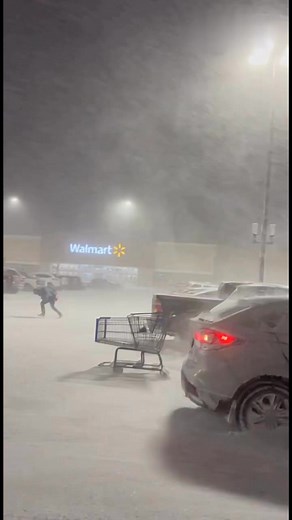 A powerful Table Rock Lake effect snowstorm is pounding Branson tonight, with snow coming down nearly four inches per hour. Locals filmed the whiteout conditions as cars crept through the streets and drifts started forming in minutes.#Branson #Snowstorm #TableRockLake #Weather #Ozarks #BransonAreaBreakingNews | Branson Area Breaking News