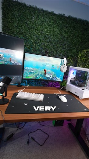 Fluxphy 💫 on Instagram: "Gaming on a $600 Streaming Setup! 😳 #shorts #gamingsetup #streamingsetup #budgetsetup #pcbuild"