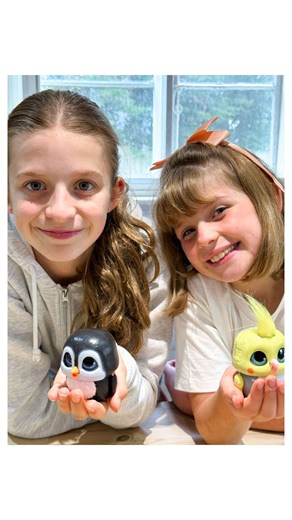 Sophie Herbert on Instagram: "furReal Handfuls Shivers the Penguin & furReal Chirps the Cockatoo - @justplayproducts @officialfurreal - AD Standby for the Girlstribe3 “fur-REEL” voiced by Isabella and Amelia. Who’s the Best Bird? Things got feathery and fun when Shivers the Penguin and Chirps the Cockatoo met for a friendly competition both convinced they’re the best bird! After a lot of flapping, chirping, and giggles… who do you think won? Isabella and Amelia had the best time bringing their f