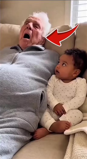 Grandpa was fast asleep and snoring loudly — but no one expected this! The little one sitting beside him decided to copy everything, from the posture to the snoring sounds. A real family moment that will make you smile 😊