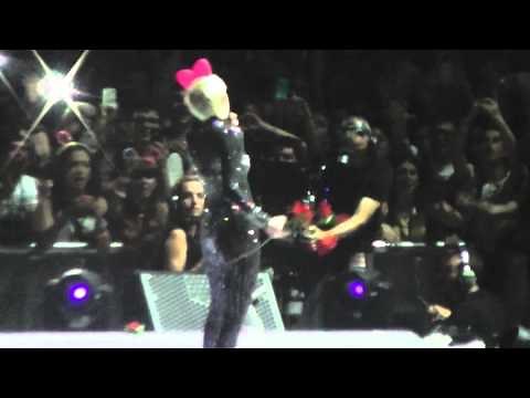 Miley Cyrus - Drive - Bangerz Tour Barcelona HD