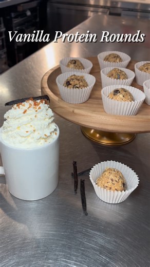 Day 10: Ruby Jean's 🫚🥕🍎 Make our vanilla protein rounds with us! These delicious bites are made from clean ingredients and are gluten-free, dairy-free, and vegan. These are just one of many good-for-you options you’ll find at Ruby Jean's. From fresh-pressed juices and smoothies to protein shakes, avocado toast, and acai bowls, there’s something for every taste and goal! 👏 Visit us at our location on 3260 E. Battlefield Rd. #pricecutter #rubyjeans #newyearfreshhabits #newyear #juicebar #healt