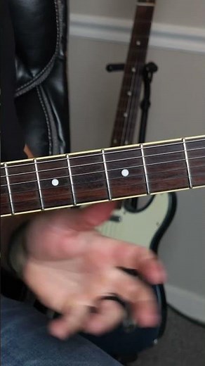 How to Add Pentatonics In Between Triad Shapes #guitarmasterclass #guitarphrasing #guitareducation
