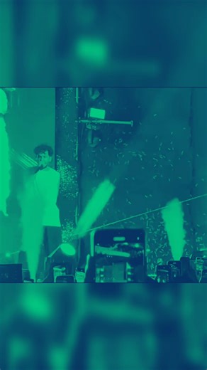 “Vaadi pulla vaadi… stage-ah set pannitom 💥🔥”“Mass beats + live vibes = unforgettable night 🎶”