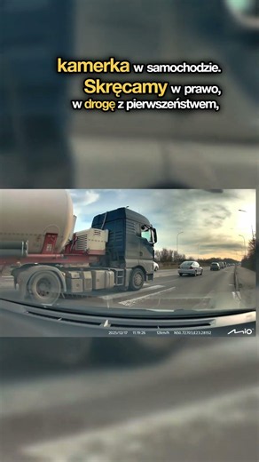 Sekundy od kolizji! Cysterna kontra karetka 🚛💥