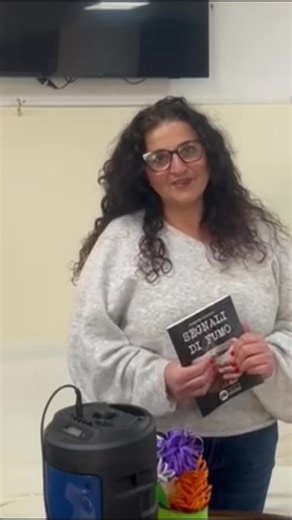 Ho trovato questa canzone che sembra scritta per il mio libro e si chiama Segnali di Fumo La mia raccolta di poesie