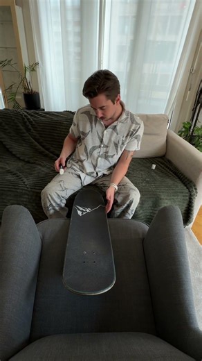 Je peins sur mon Skateboard !!?