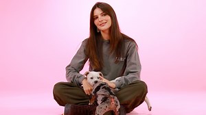 You’re in luck because we finally got Emily Ratajkowski to sit down and play with some of the cutest puppies ever. So, what are her thoughts on a cameo in the “iCarly” reboot? Who’s the most famous person to DM her? And what did Donatella Versace gift her? Watch to find out! #EmilyRatajkowski #PuppyInterview #HighLowWithEmRata | BuzzFeed Celeb