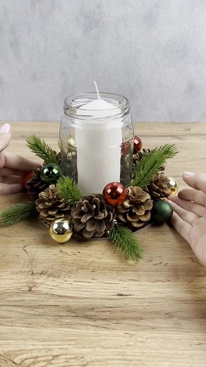 1.9M views · 6.1K reactions | Trasforma un vassoio e un barattolo di vetro in un porta candele natalizio unico con le pigne!  #fblifestyle | Mettiamoci All'Opera | Facebook