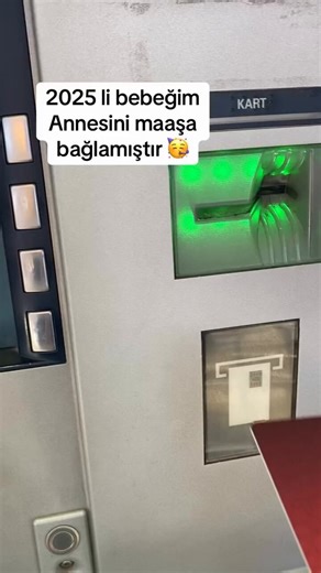 📌Bir anne, “Aylık Gelir Hakkı” ödemesini ATM’den çektiği anları paylaştı.— Desteğin detayları;• 1. çocuk: 5.000 TL (tek sefer)• 2. çocuk: aylık 1.500 TL (5 yıl)• 3. çocuk: aylık 5.000 TL (5 yıl)Not: 6 ay çekilmeyen para hazineye aktarılıyor.