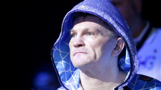 Ricky Hatton's final boxing robe to fetch thousands for charity