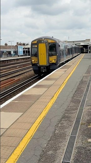 Southeastern Class 375 Electrostars (375715 & 375812) departing Tonbridge on October 1st 2025